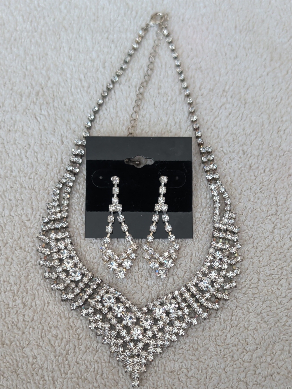 Elegant Silver-Tone Crystal Necklace and Earrings Set